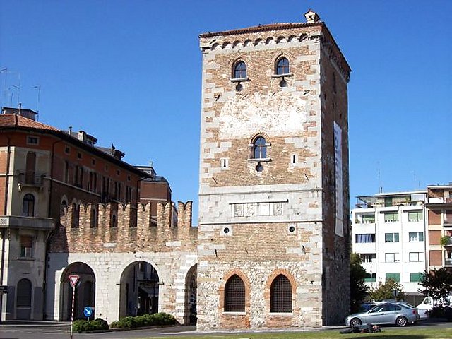 Udine (mura, porte, torre di Porta Aquileia)